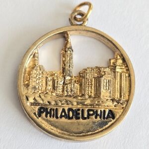 Vintage charm Philadelphia pendant Sterling Silver 925 vermeil PA